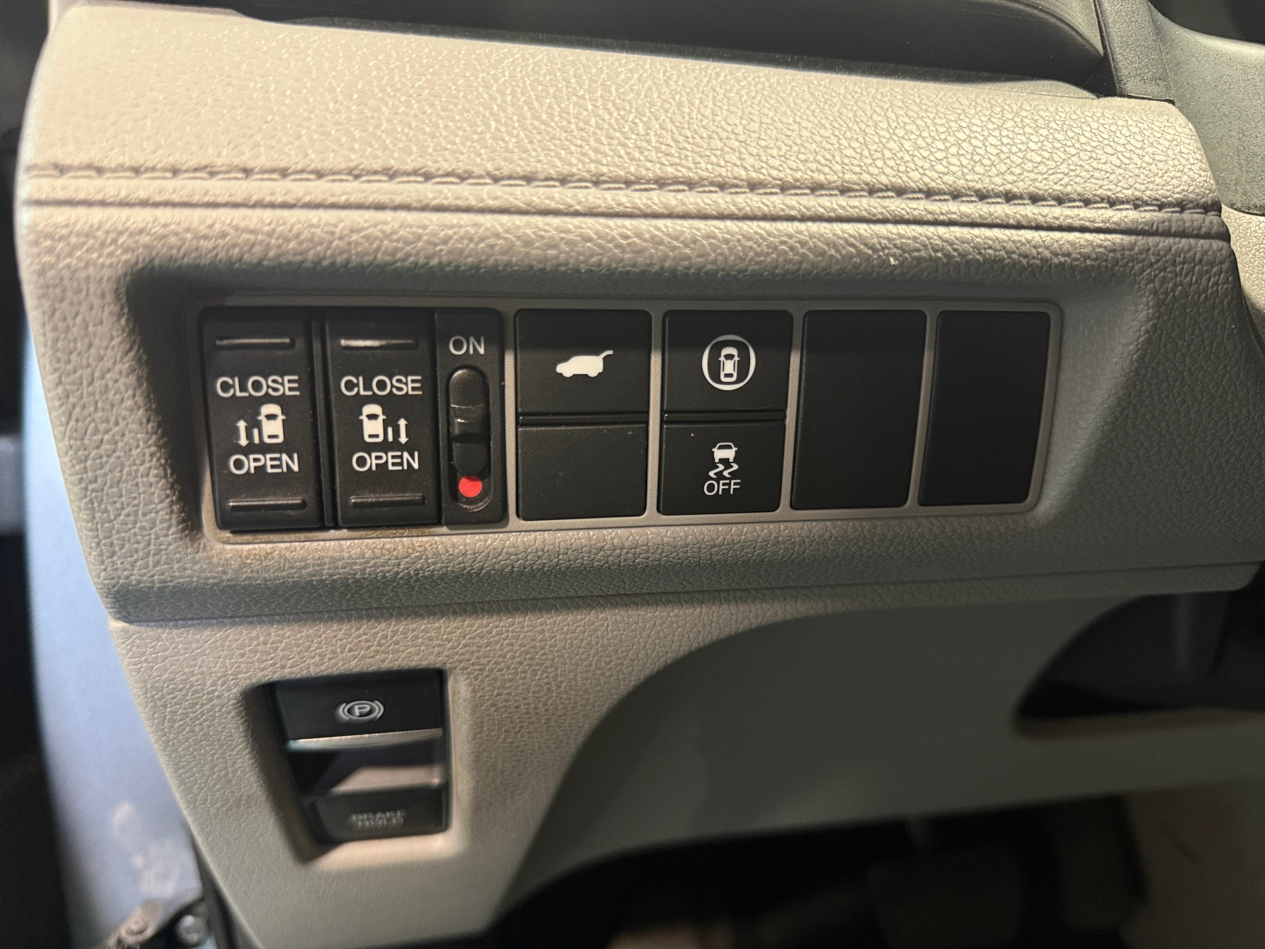 2024 Honda Odyssey EX-L - Photo 12