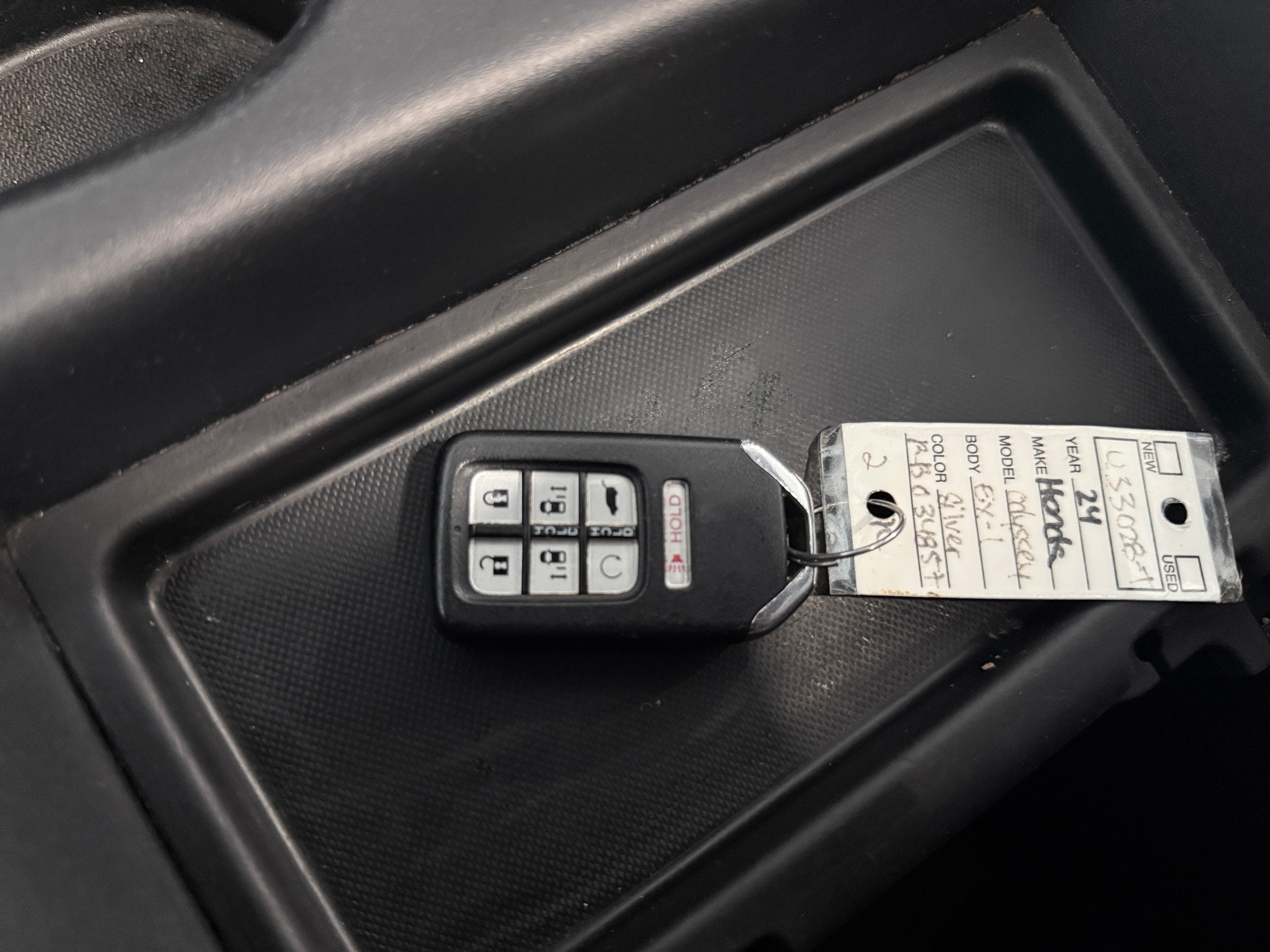 2024 Honda Odyssey EX-L - Photo 14