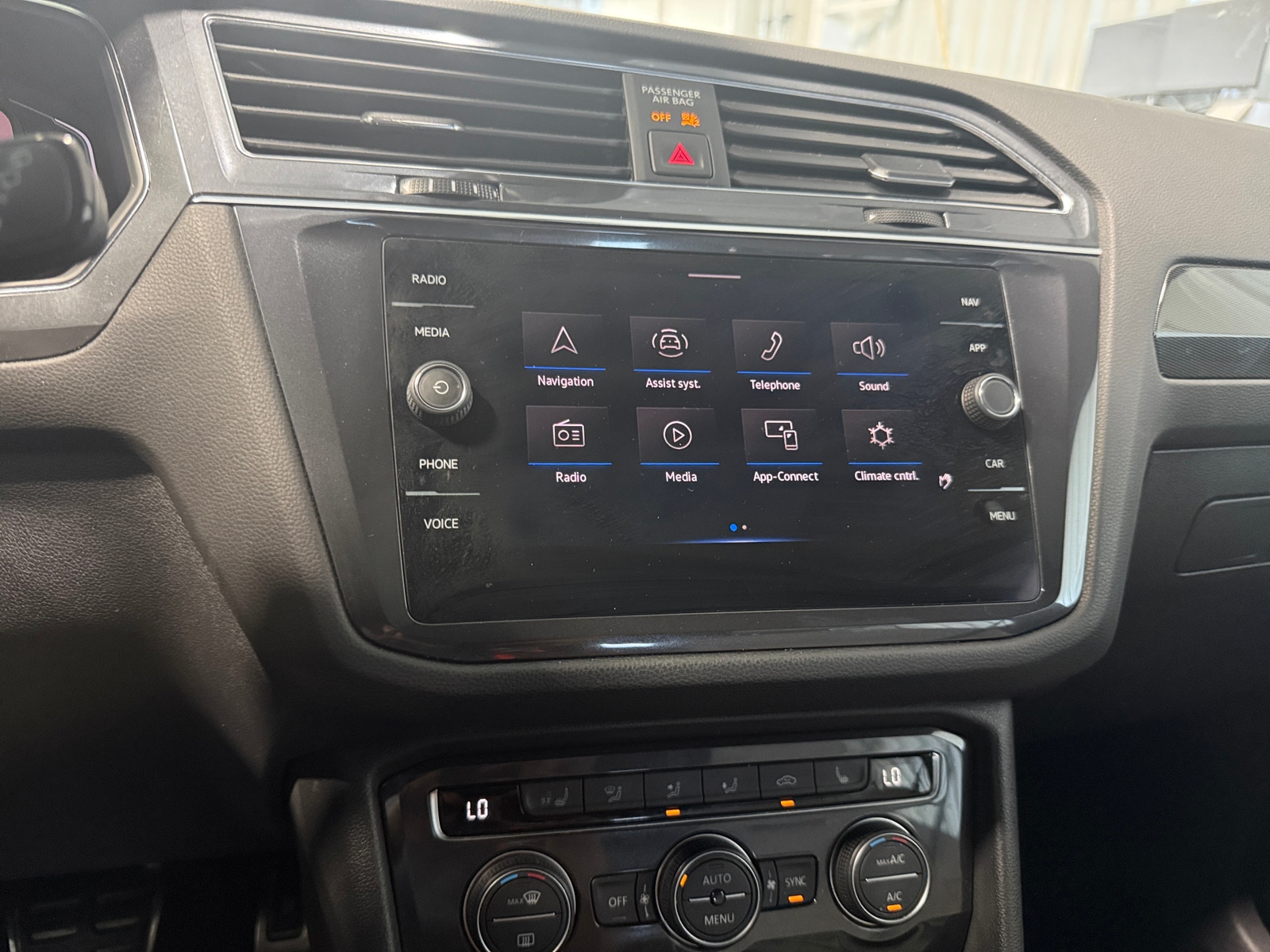 Thumbnail: 2021 Volkswagen Tiguan - 3