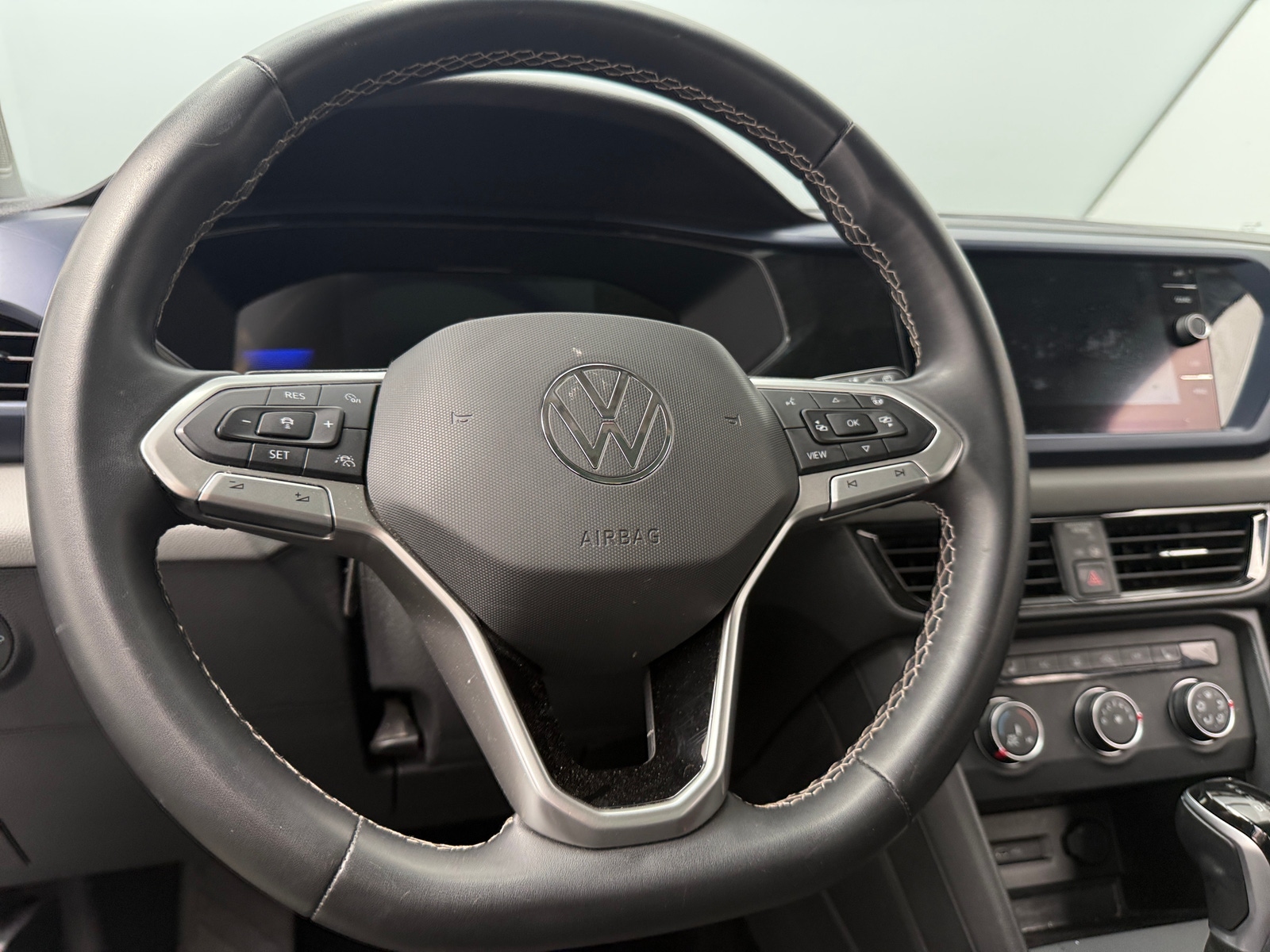 Thumbnail: 2022 Volkswagen Taos - 5
