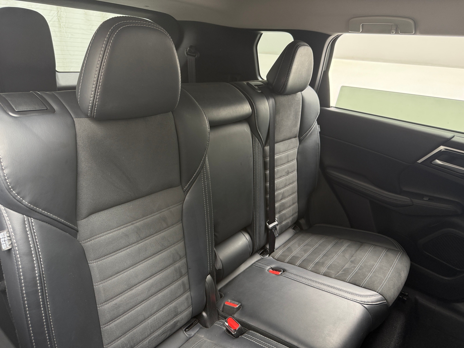 Thumbnail: 2024 Mitsubishi Outlander - 5