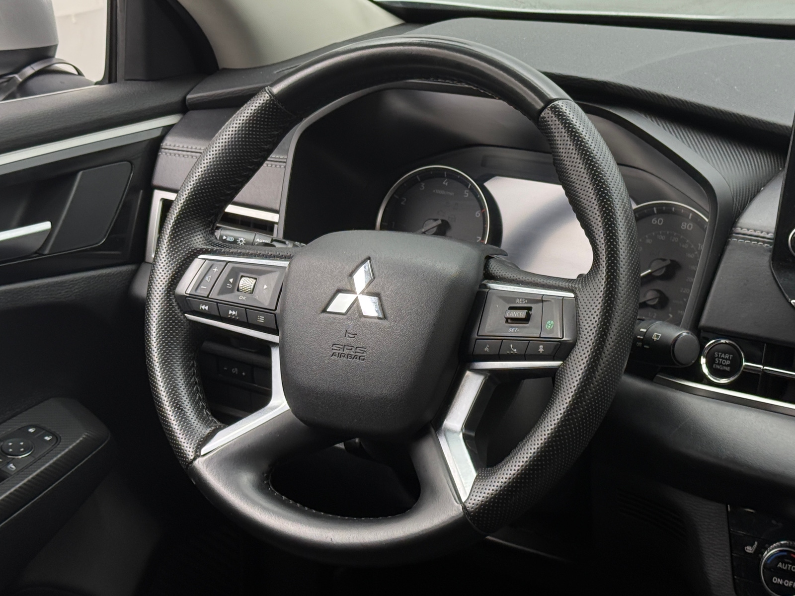Thumbnail: 2024 Mitsubishi Outlander - 4