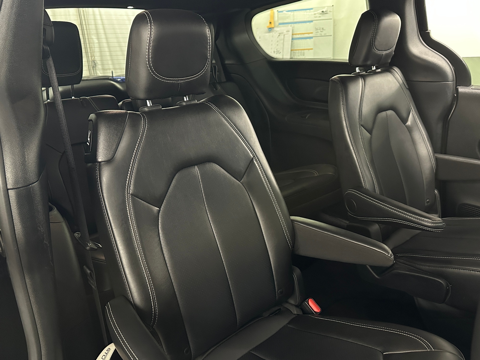 Thumbnail: 2025 Chrysler Pacifica - 5