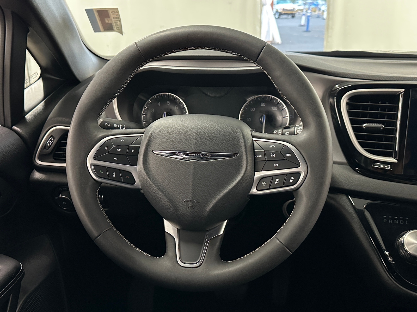 Thumbnail: 2025 Chrysler Pacifica - 4