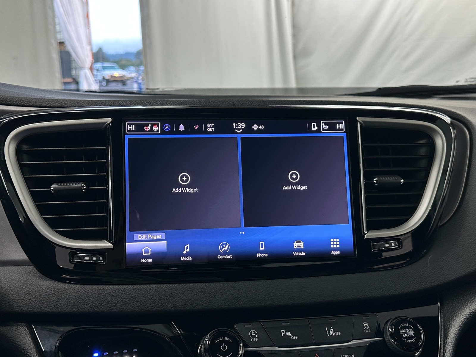 Thumbnail: 2025 Chrysler Pacifica - 3