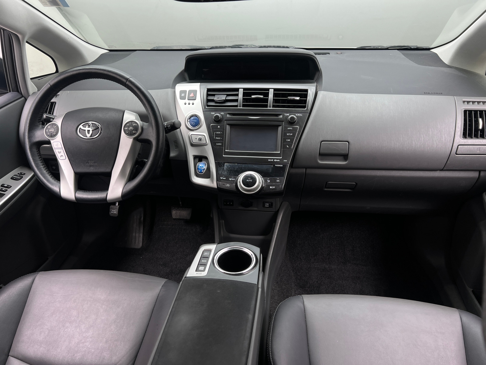 Thumbnail: 2014 Toyota Prius v - 2