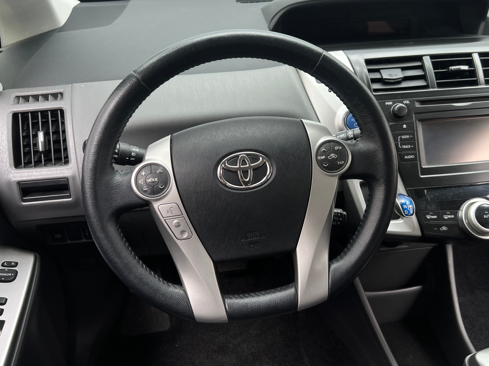 Thumbnail: 2014 Toyota Prius v - 4