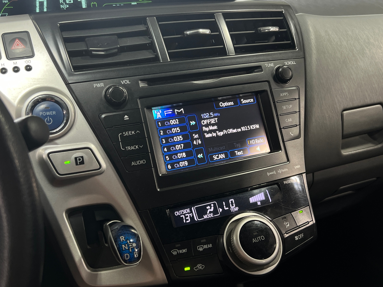 Thumbnail: 2014 Toyota Prius v - 3