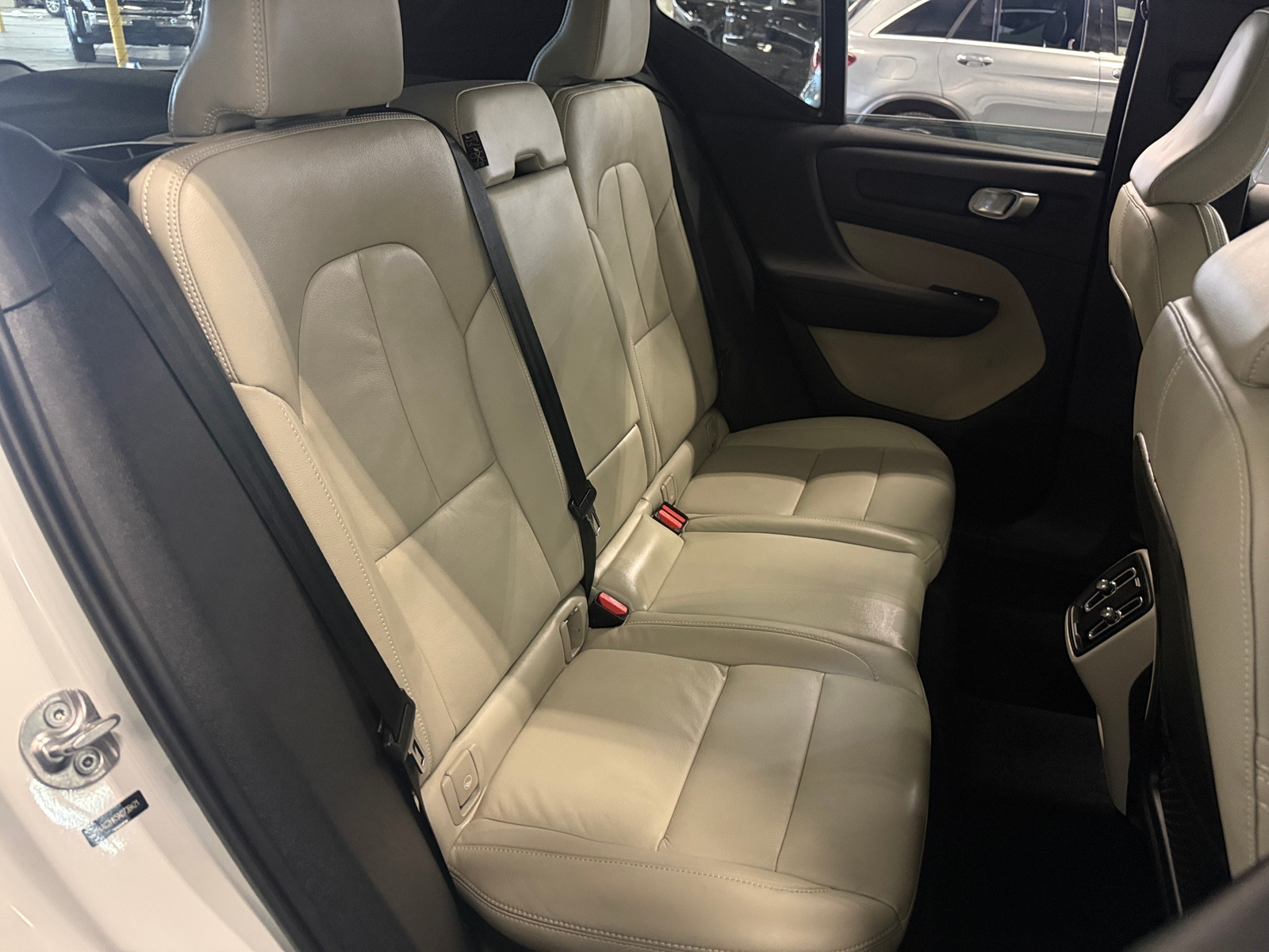 Thumbnail: 2022 Volvo XC40 - 5