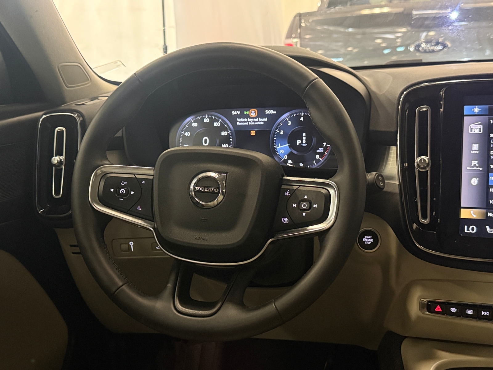 Thumbnail: 2022 Volvo XC40 - 4