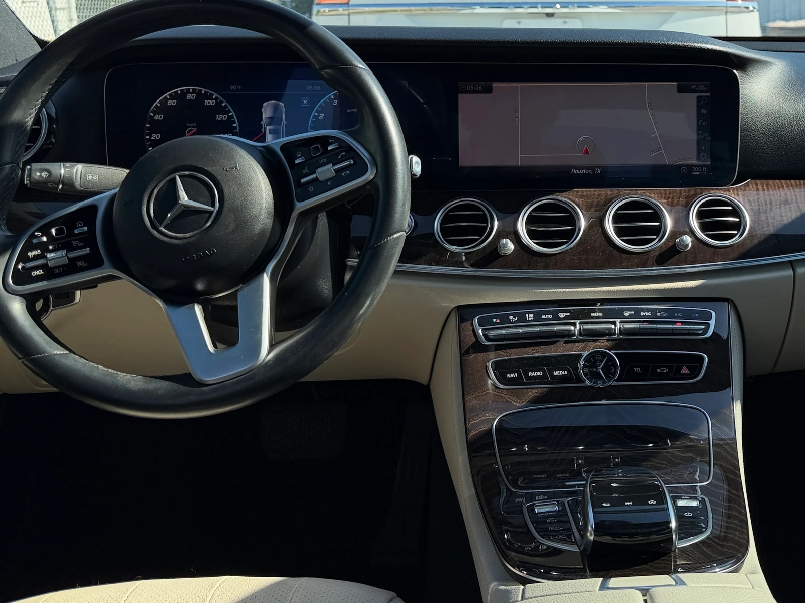 Thumbnail: 2020 Mercedes-Benz E-Class - 2