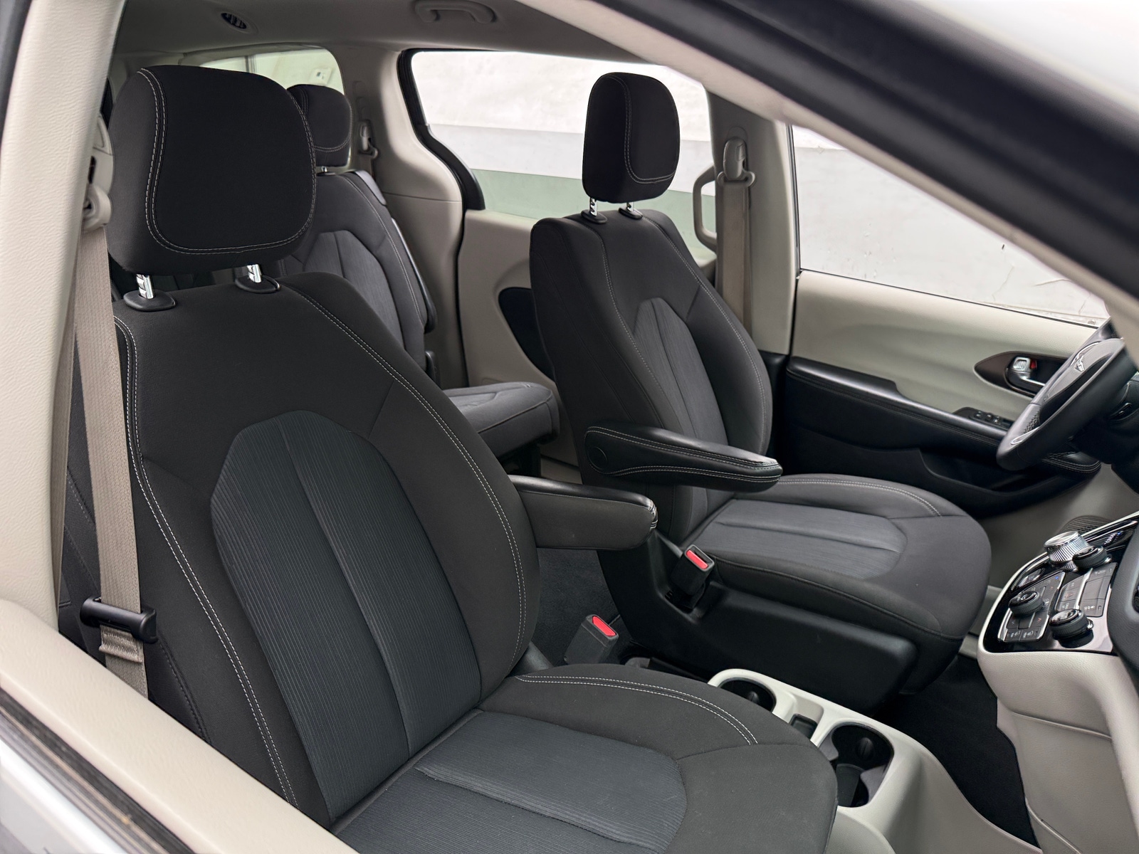 Thumbnail: 2023 Chrysler Voyager - 2