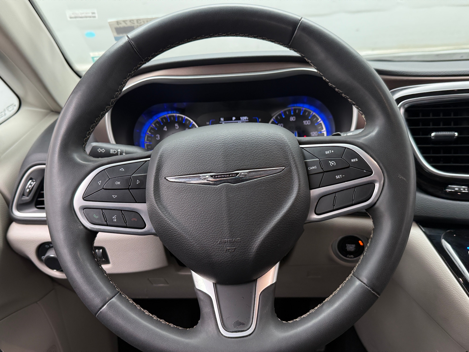 Thumbnail: 2023 Chrysler Voyager - 5