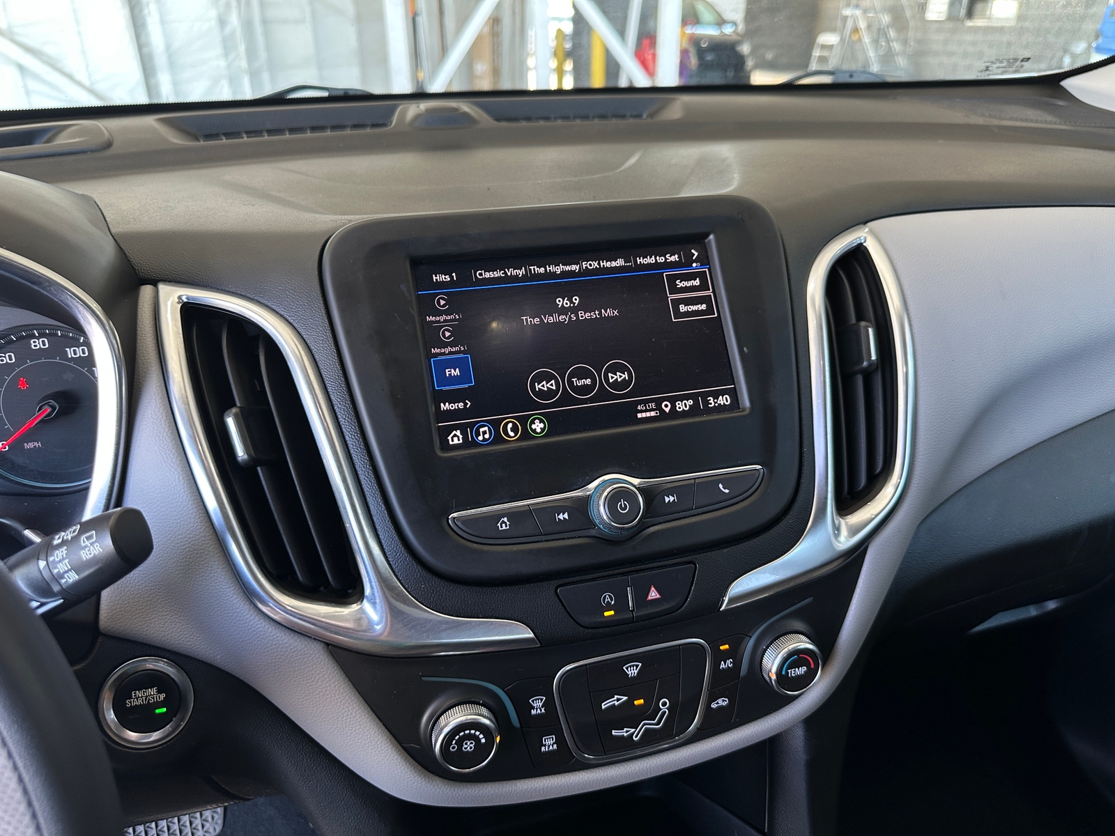 Thumbnail: 2022 Chevrolet Equinox - 4