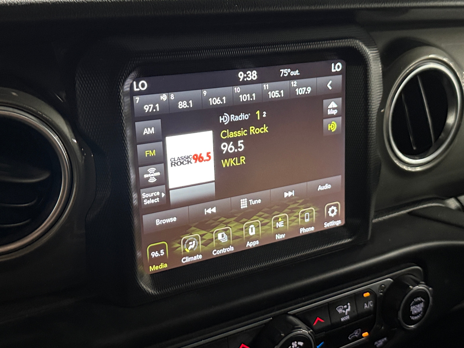 Thumbnail: 2023 Jeep Gladiator - 4
