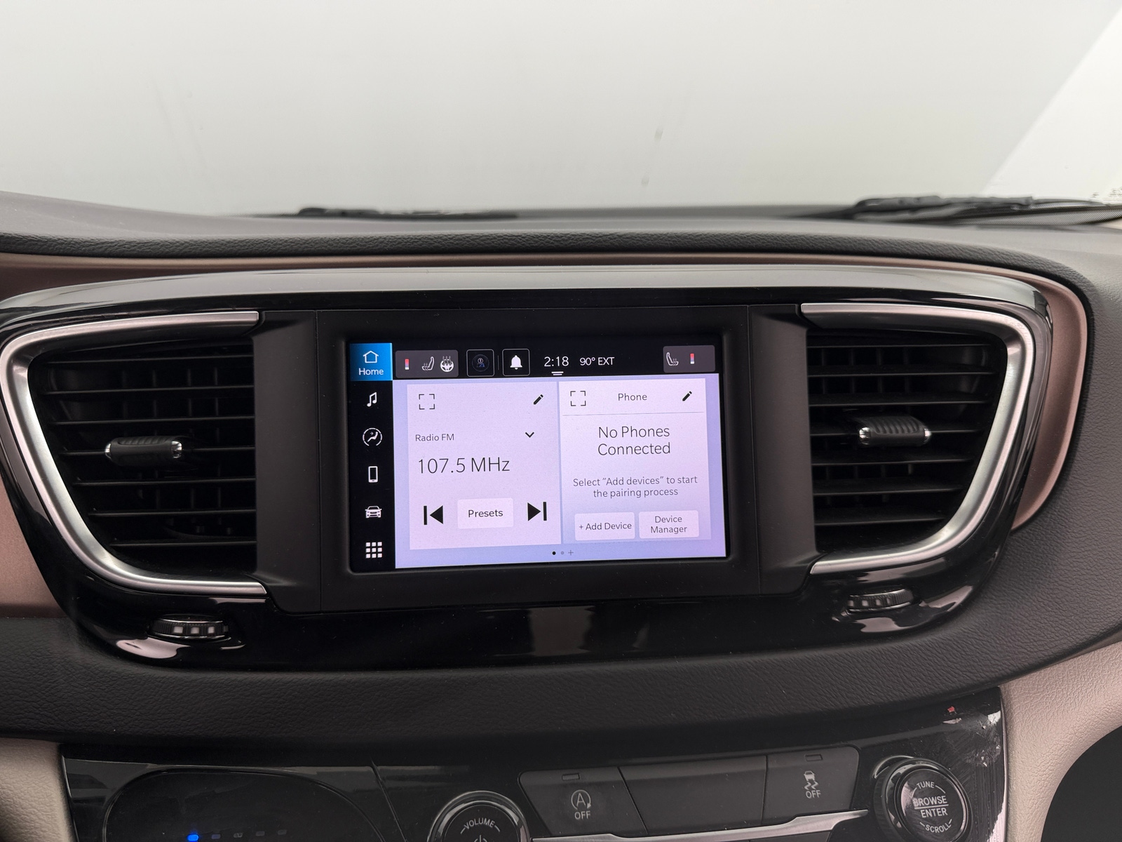 Thumbnail: 2024 Chrysler Voyager - 4