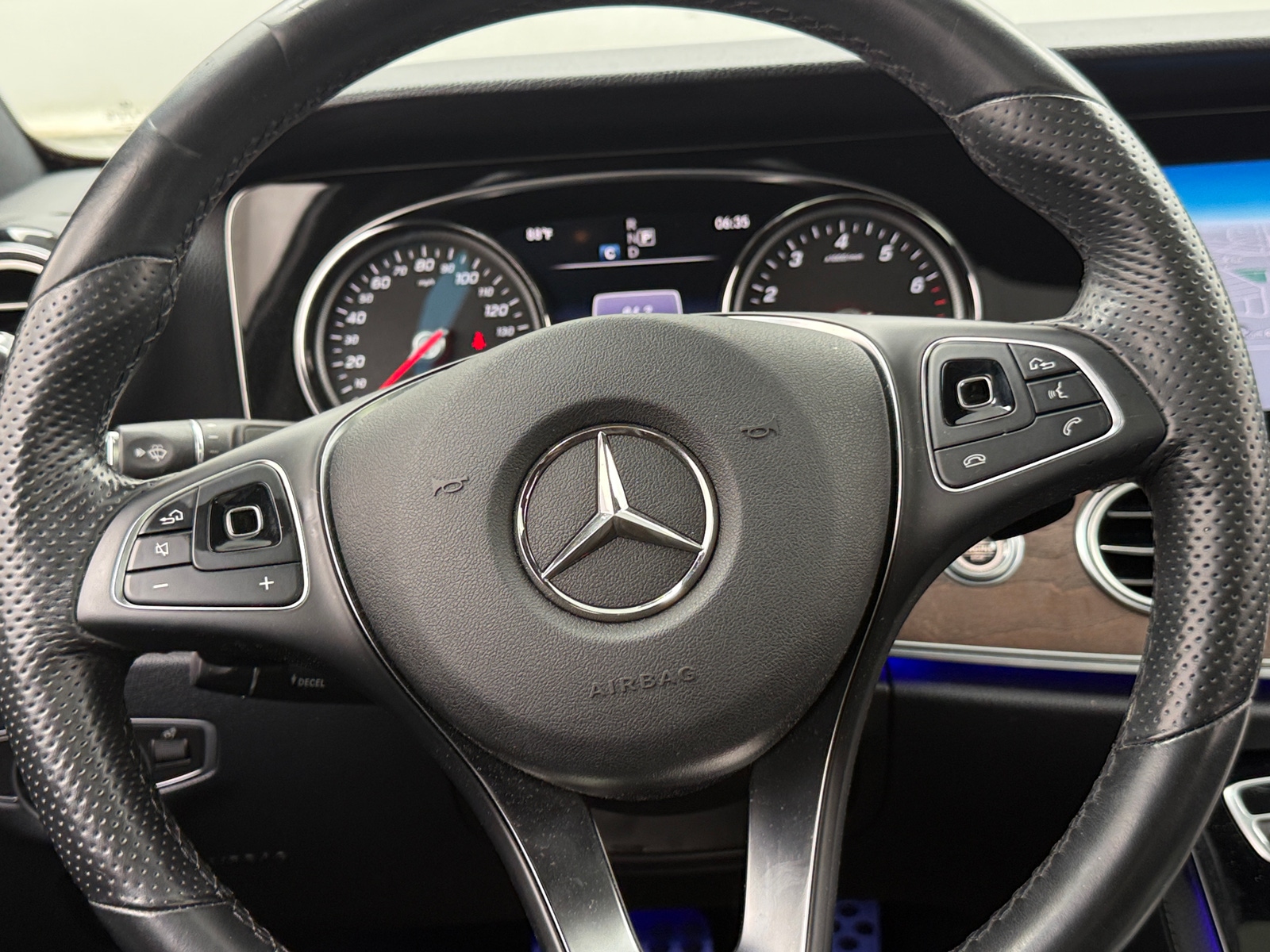 Thumbnail: 2017 Mercedes-Benz E-Class - 4