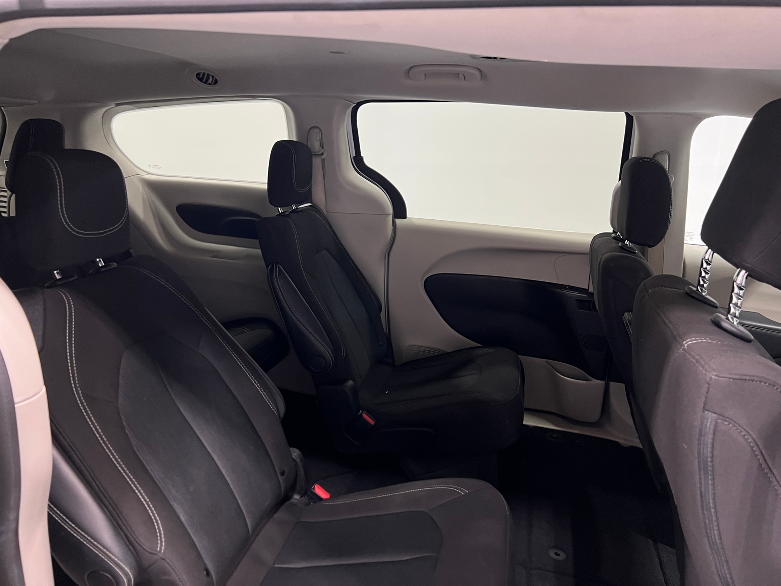 Thumbnail: 2023 Chrysler Voyager - 6