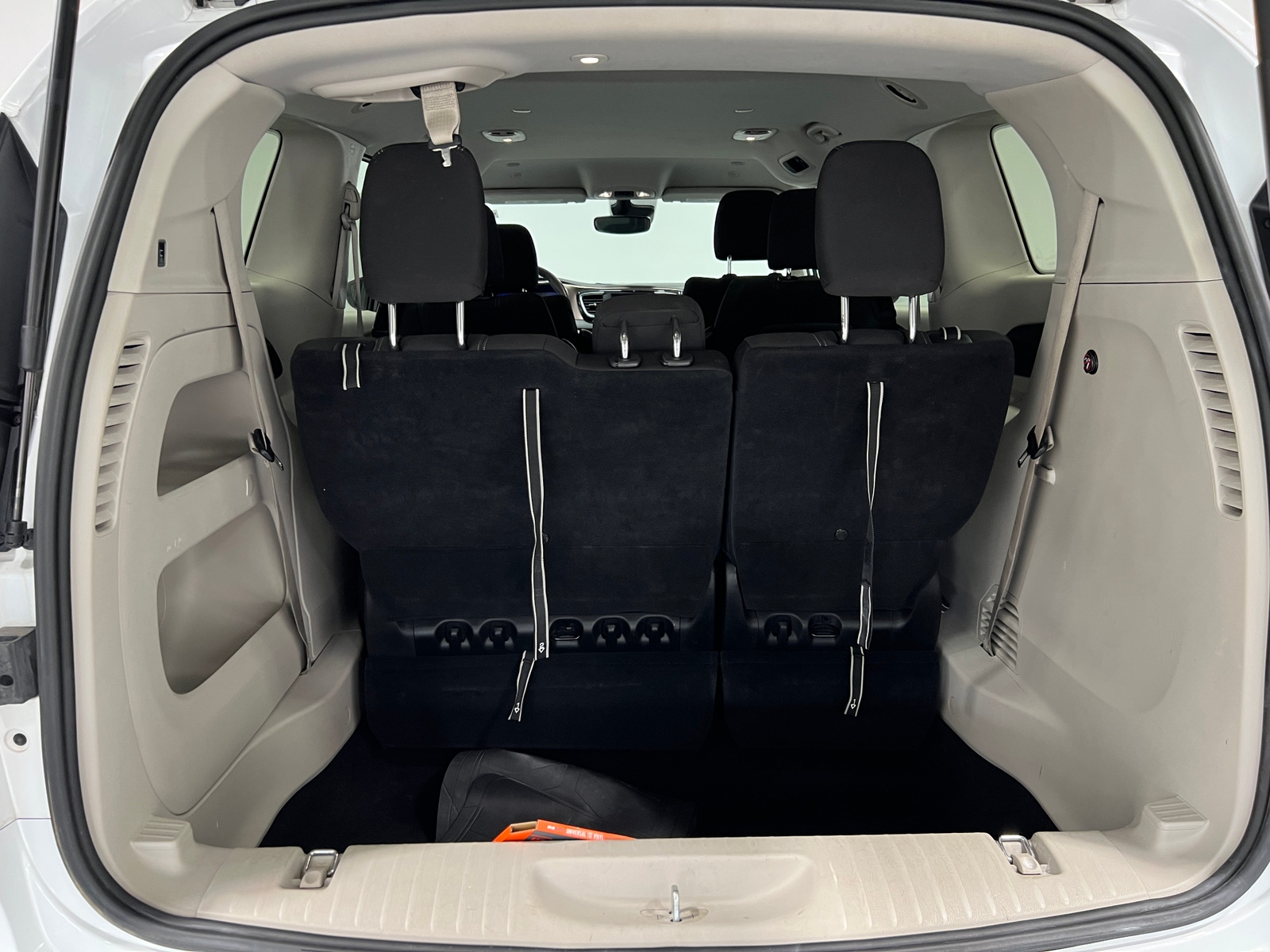 Thumbnail: 2023 Chrysler Voyager - 7