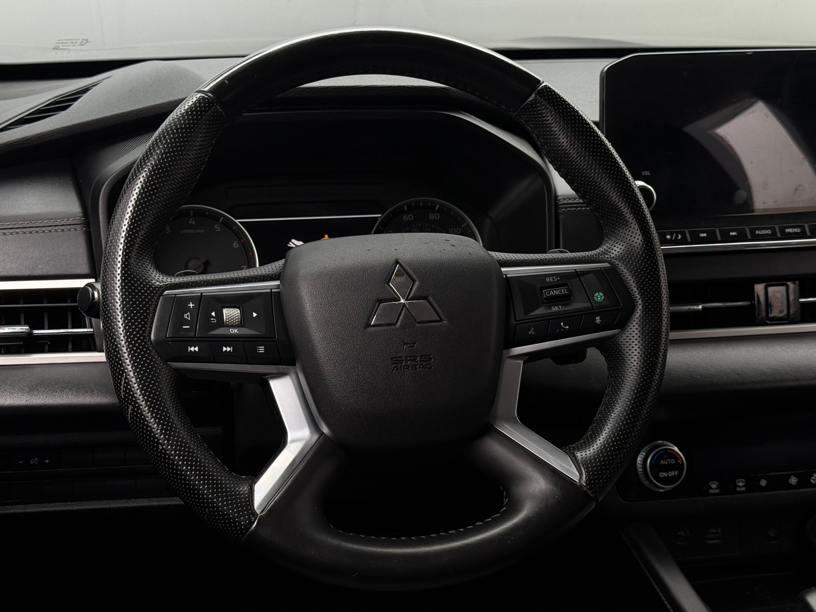 Thumbnail: 2024 Mitsubishi Outlander - 5