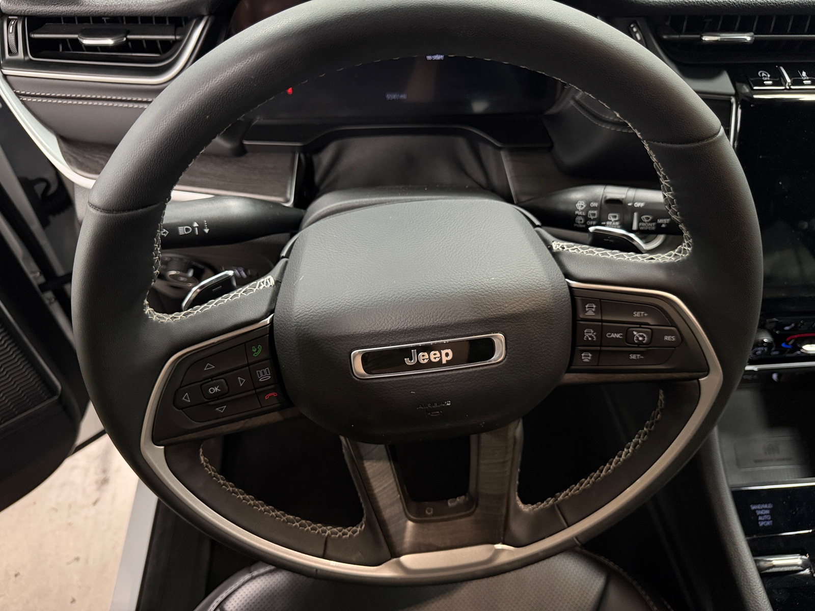 Thumbnail: 2025 Jeep Grand Cherokee L - 4