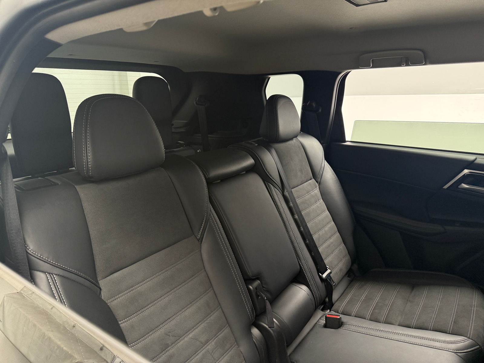 Thumbnail: 2025 Mitsubishi Outlander - 5