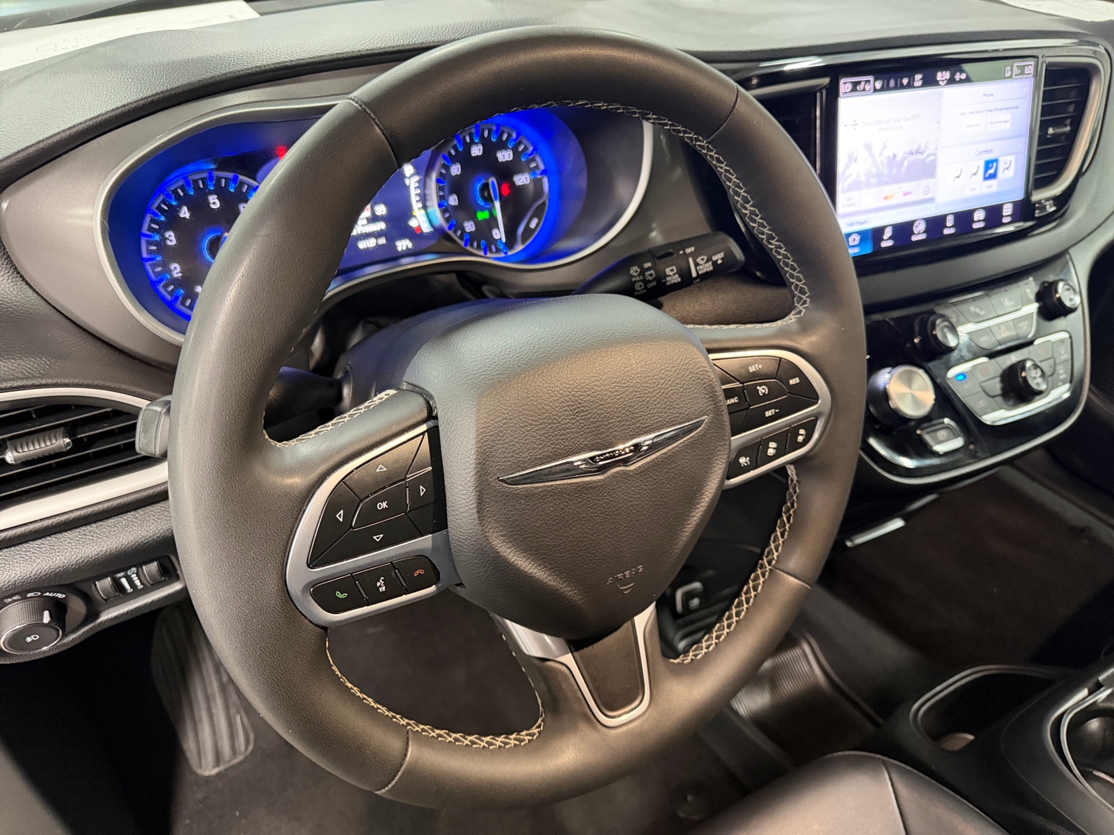 Thumbnail: 2025 Chrysler Pacifica - 4