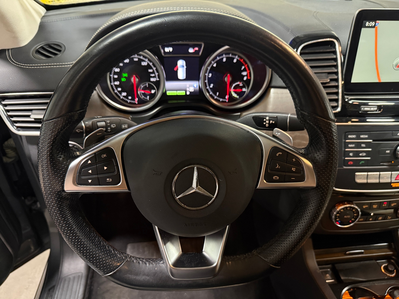 Thumbnail: 2017 Mercedes-Benz GLE - 4