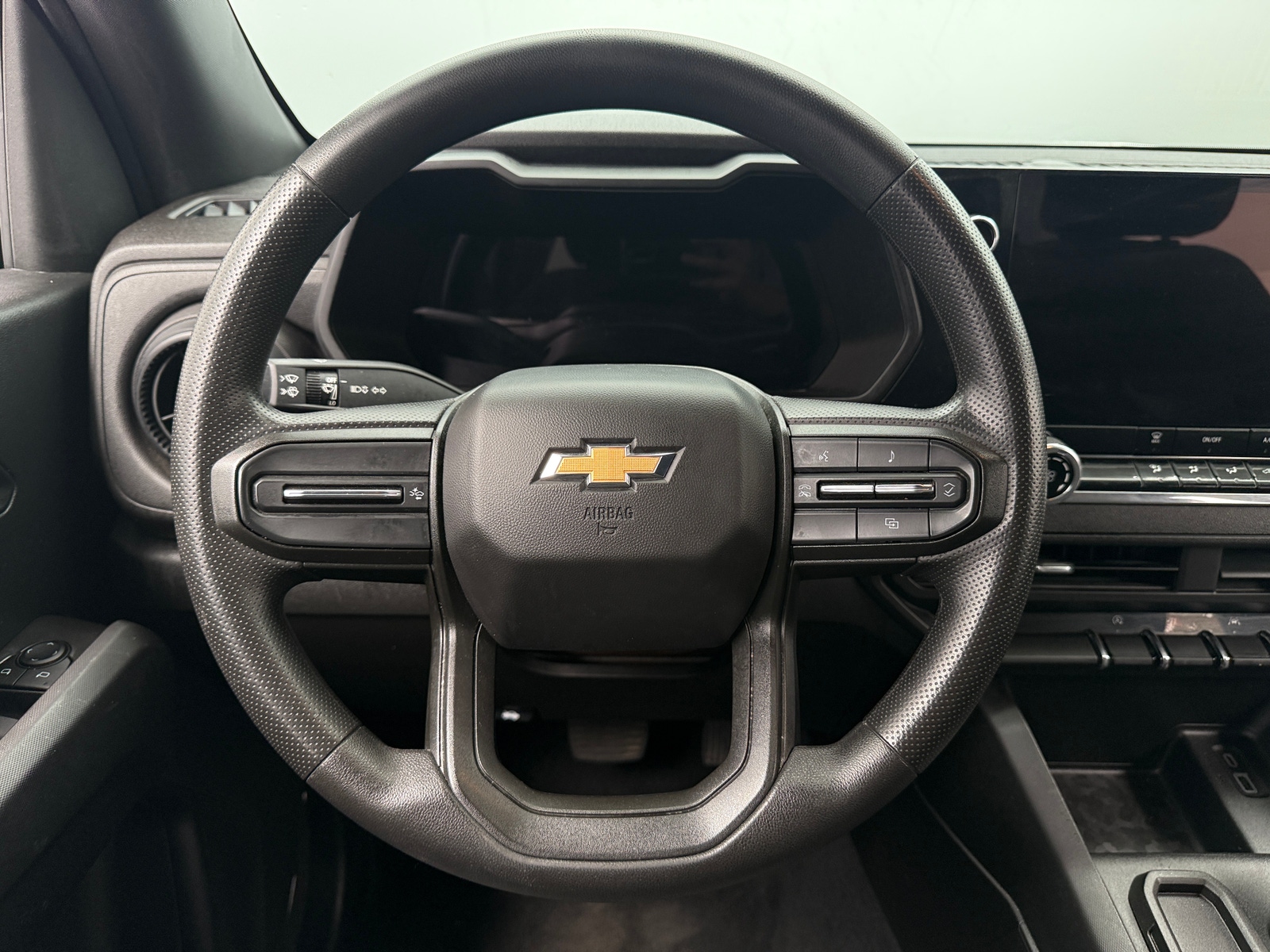 Thumbnail: 2023 Chevrolet Colorado - 5