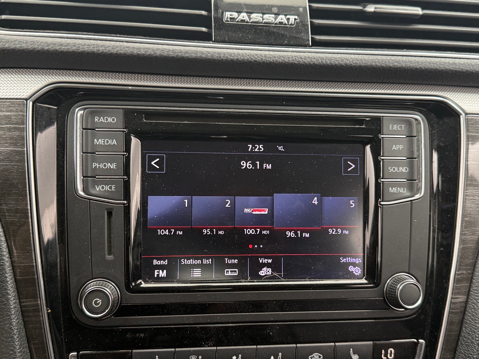Thumbnail: 2018 Volkswagen Passat - 3