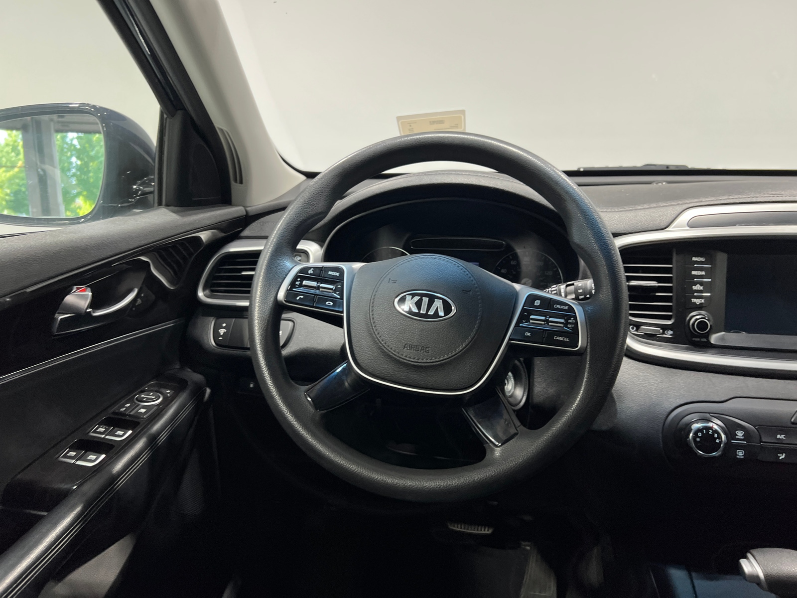 Thumbnail: 2020 Kia Sorento - 5