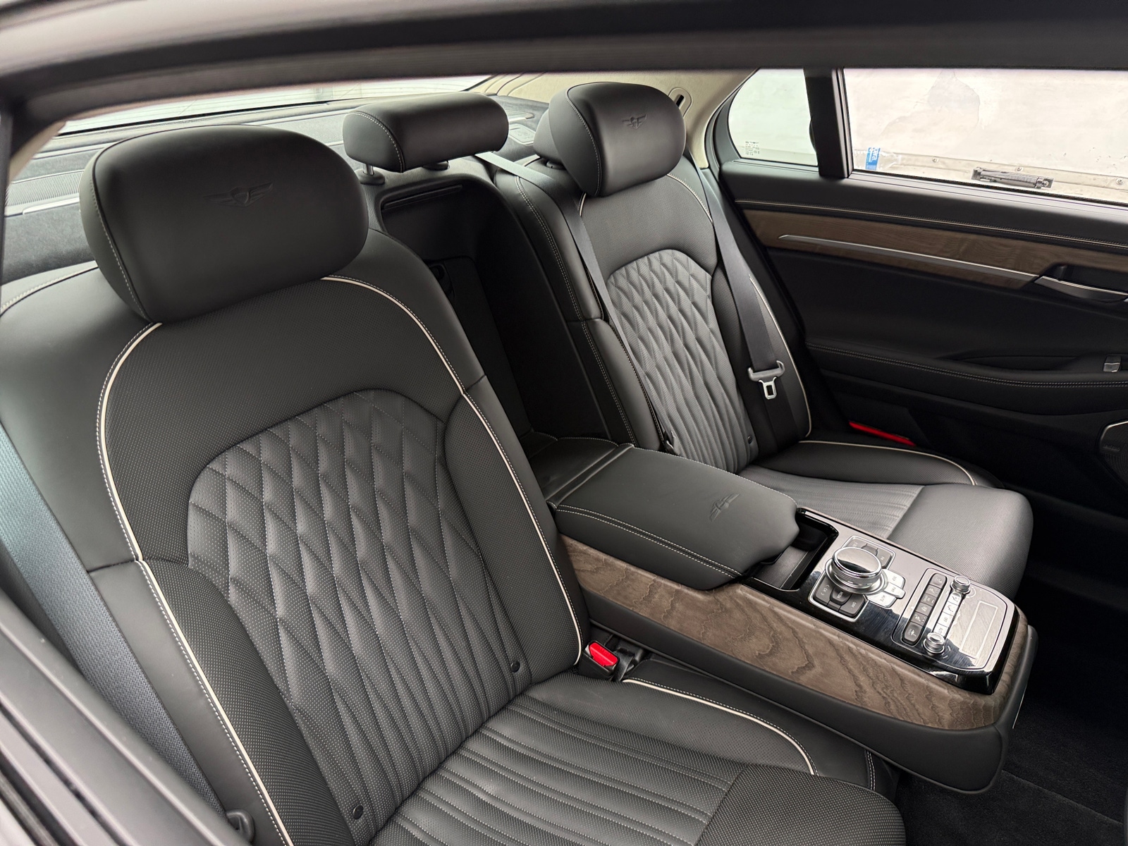 Thumbnail: 2021 Genesis G90 - 5