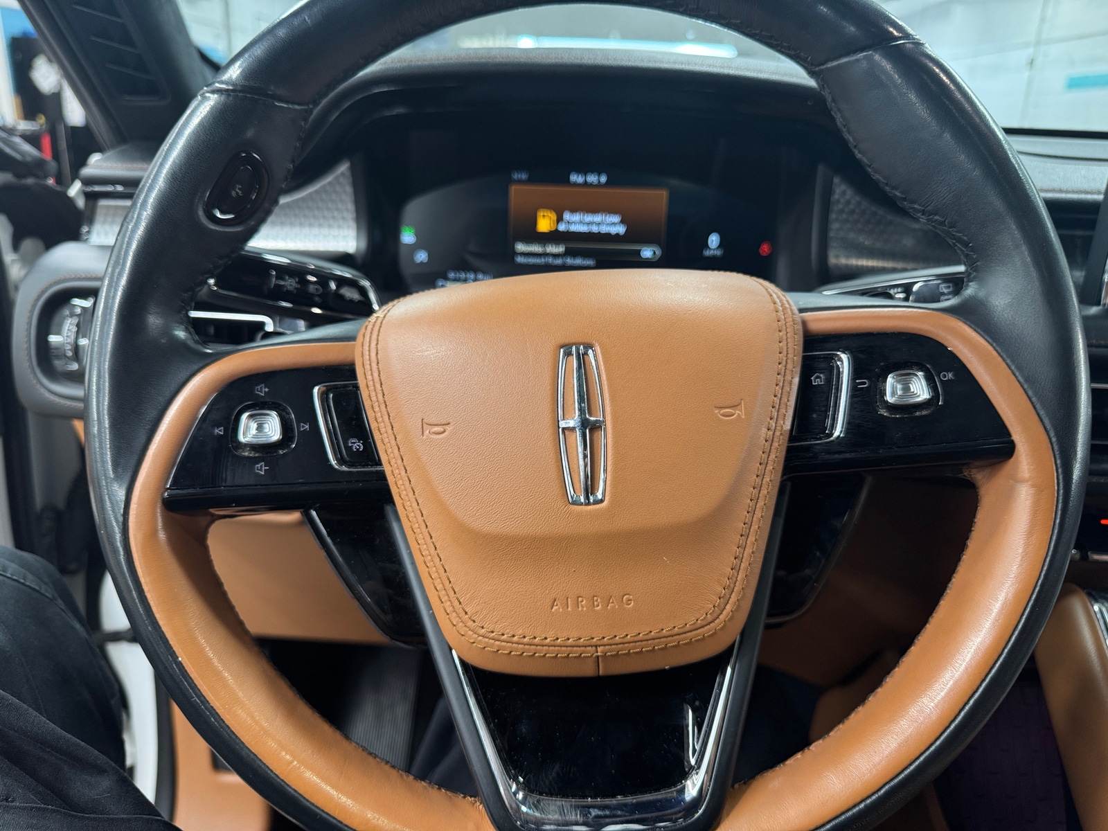 Thumbnail: 2021 Lincoln Aviator - 4