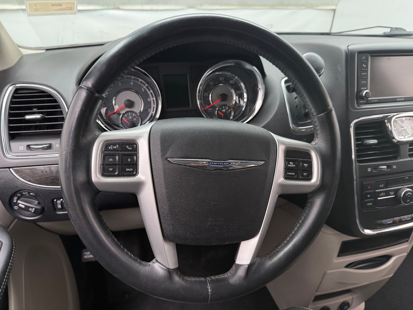 Thumbnail: 2016 Chrysler Town & Country - 4