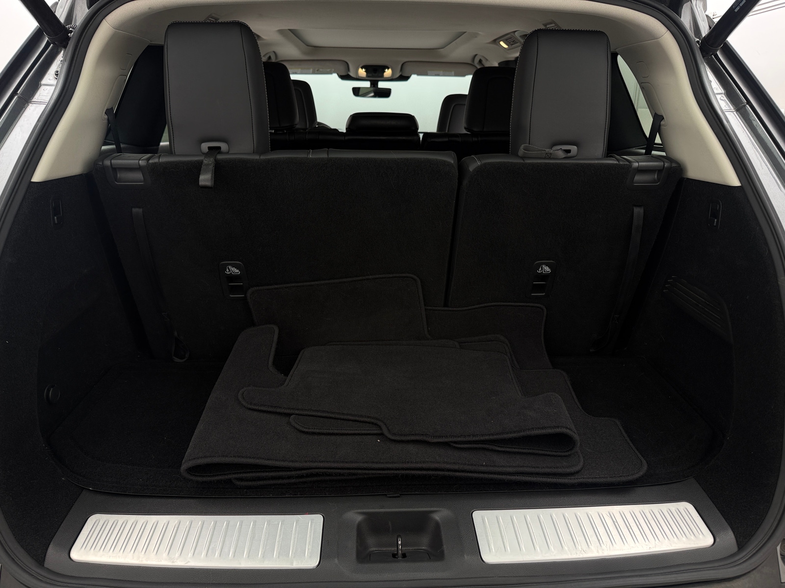 Thumbnail: 2023 INFINITI QX60 - 6