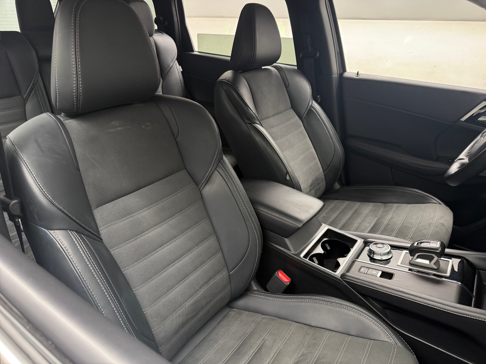 Thumbnail: 2024 Mitsubishi Outlander - 2