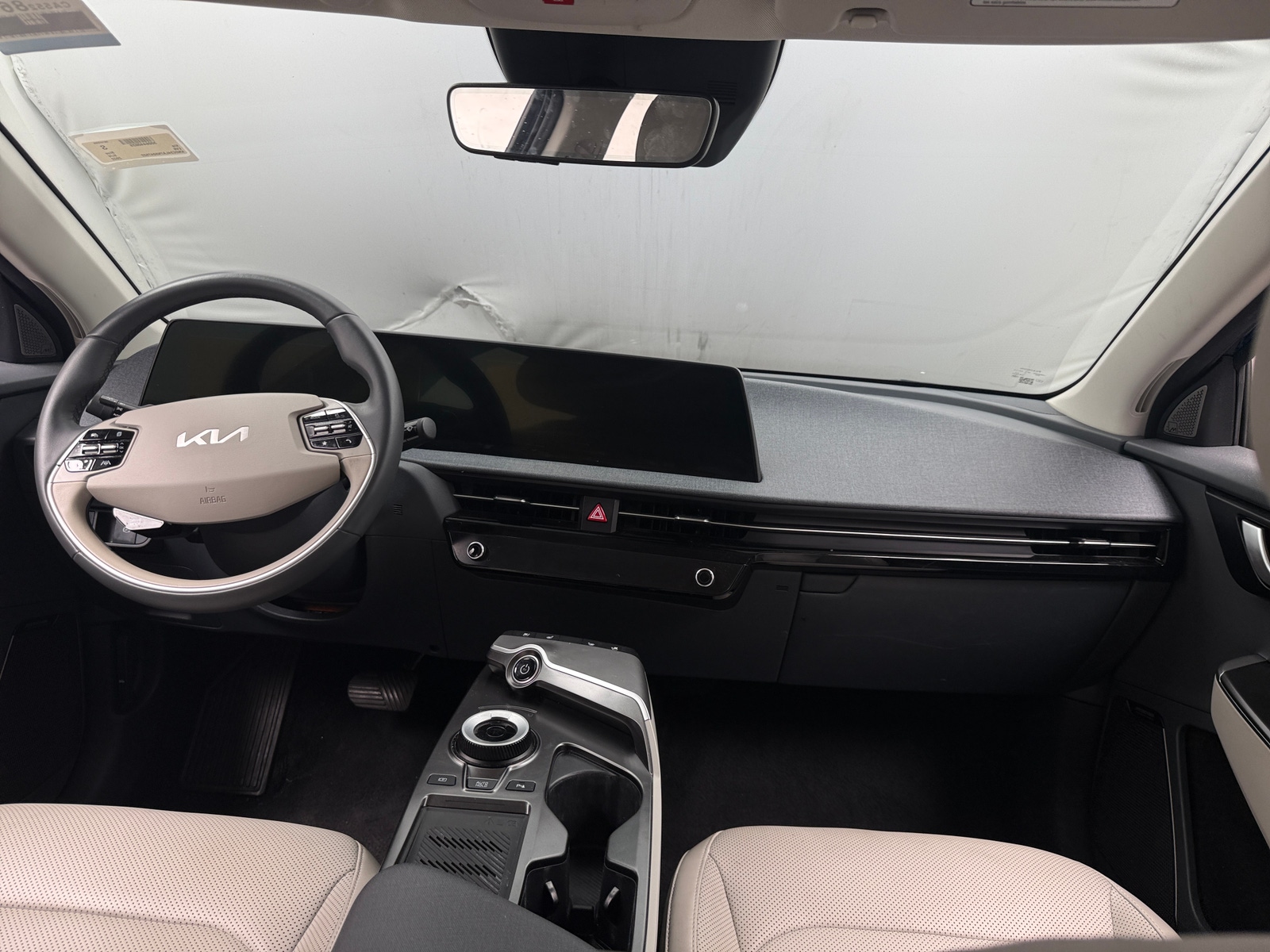 Thumbnail: 2022 Kia EV6 - 2