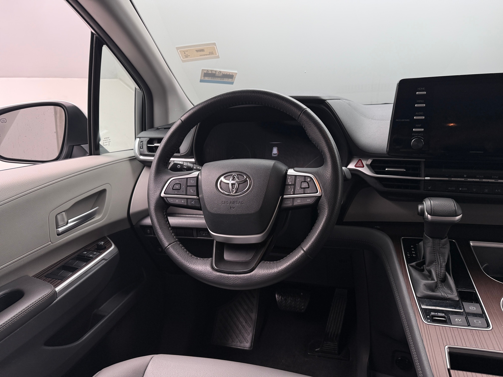 Thumbnail: 2023 Toyota Sienna - 4