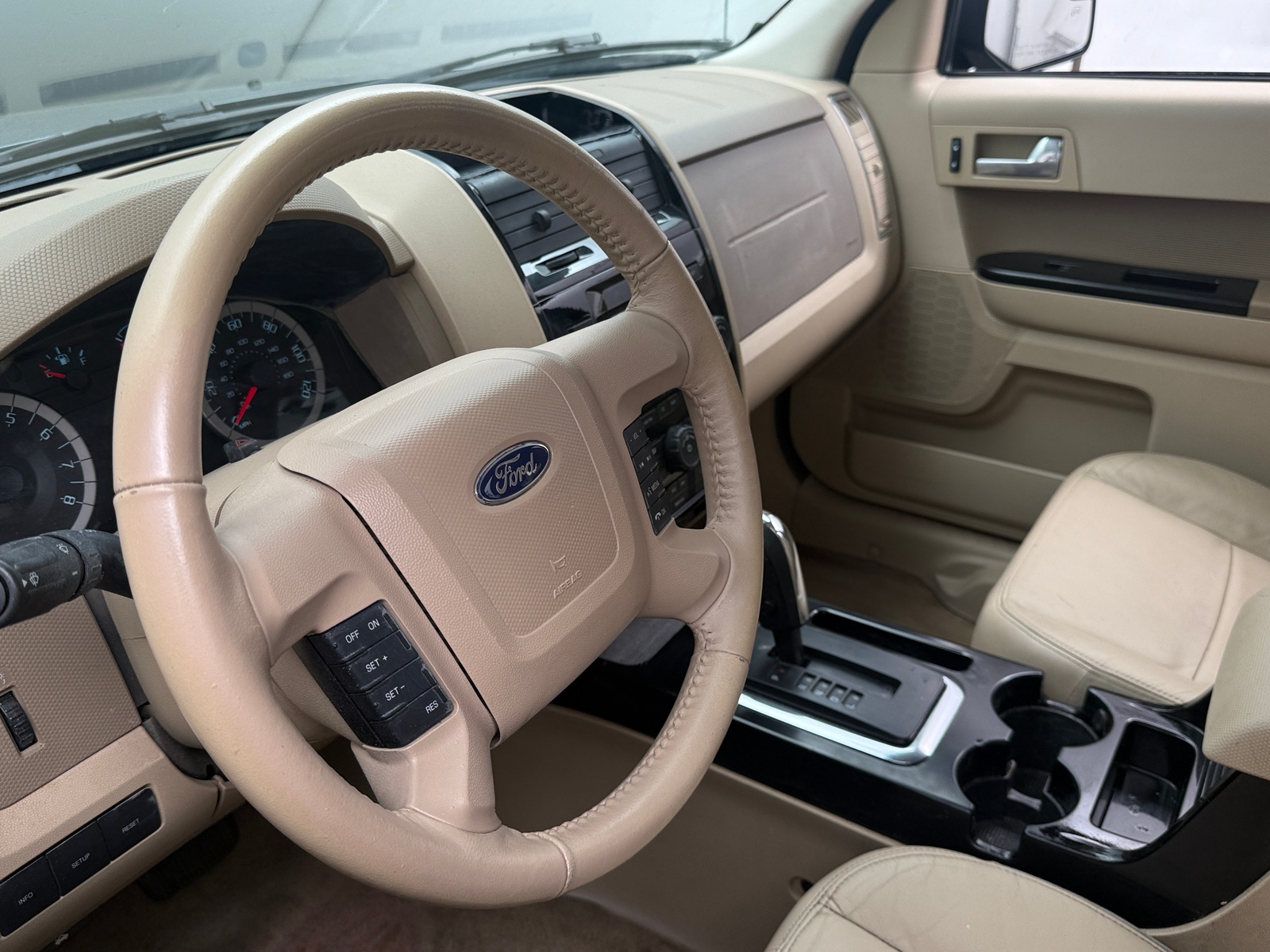 Thumbnail: 2010 Ford Escape - 4