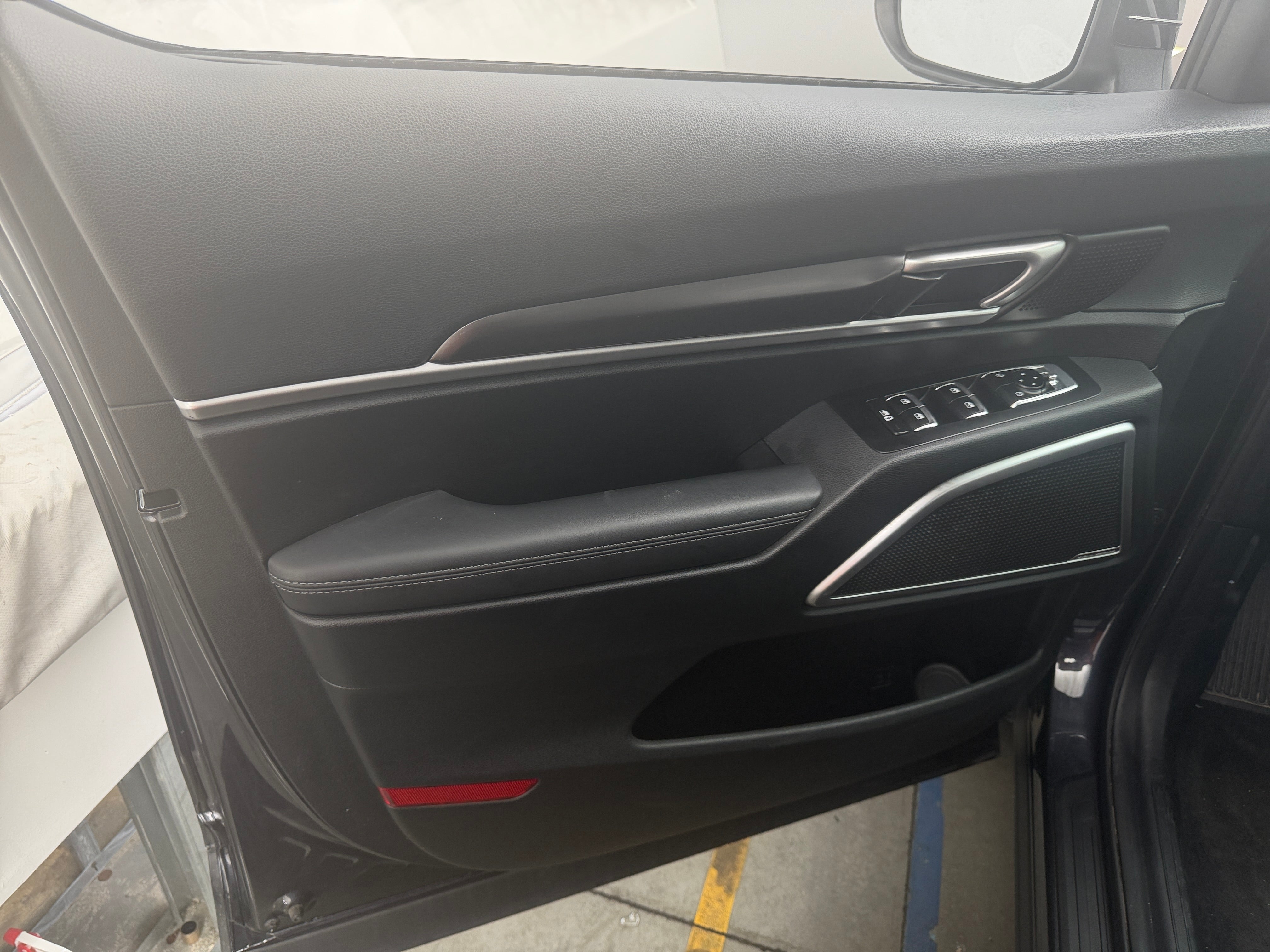 2025 Kia Telluride S - Photo 3