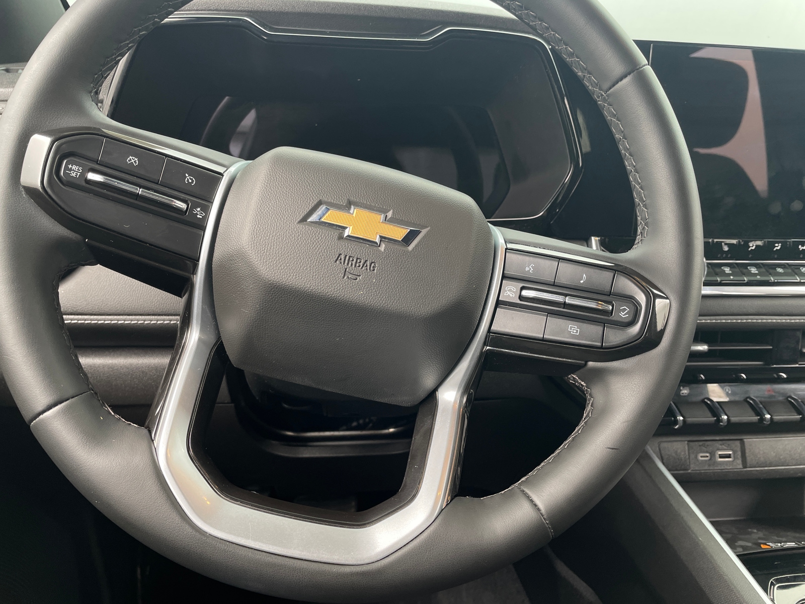 Thumbnail: 2024 Chevrolet Colorado - 5