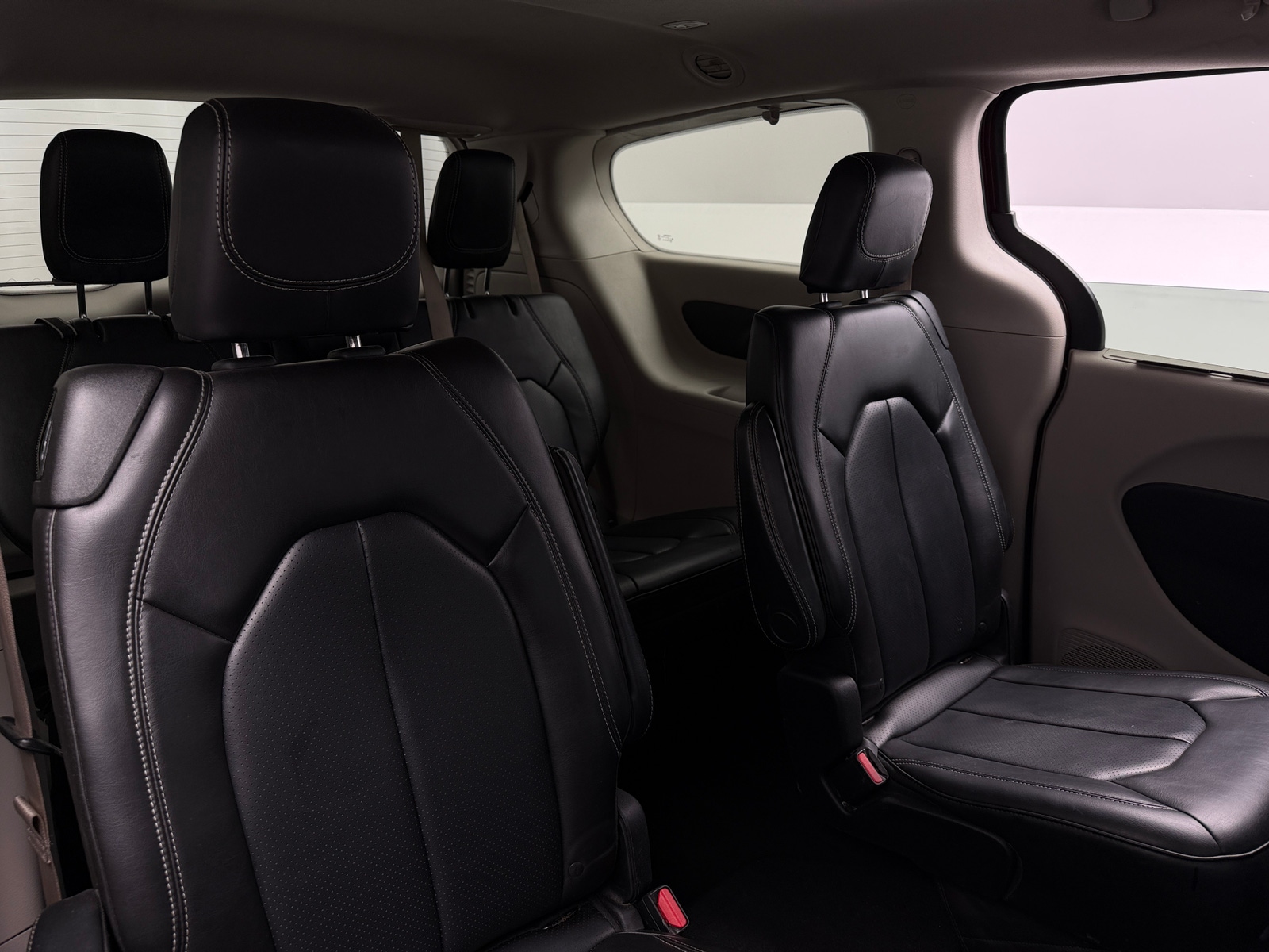 Thumbnail: 2021 Chrysler Voyager - 5