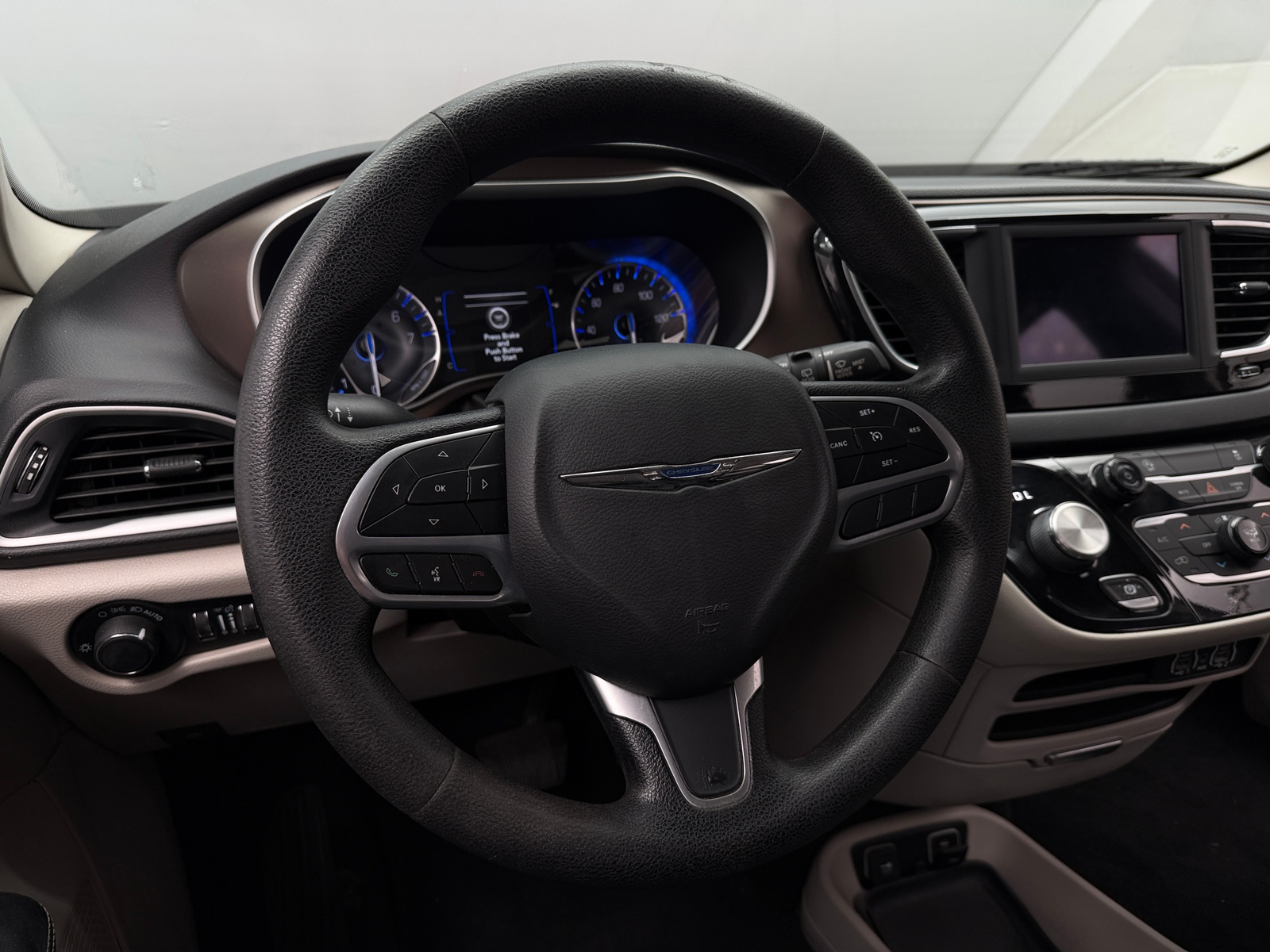 Thumbnail: 2021 Chrysler Voyager - 4