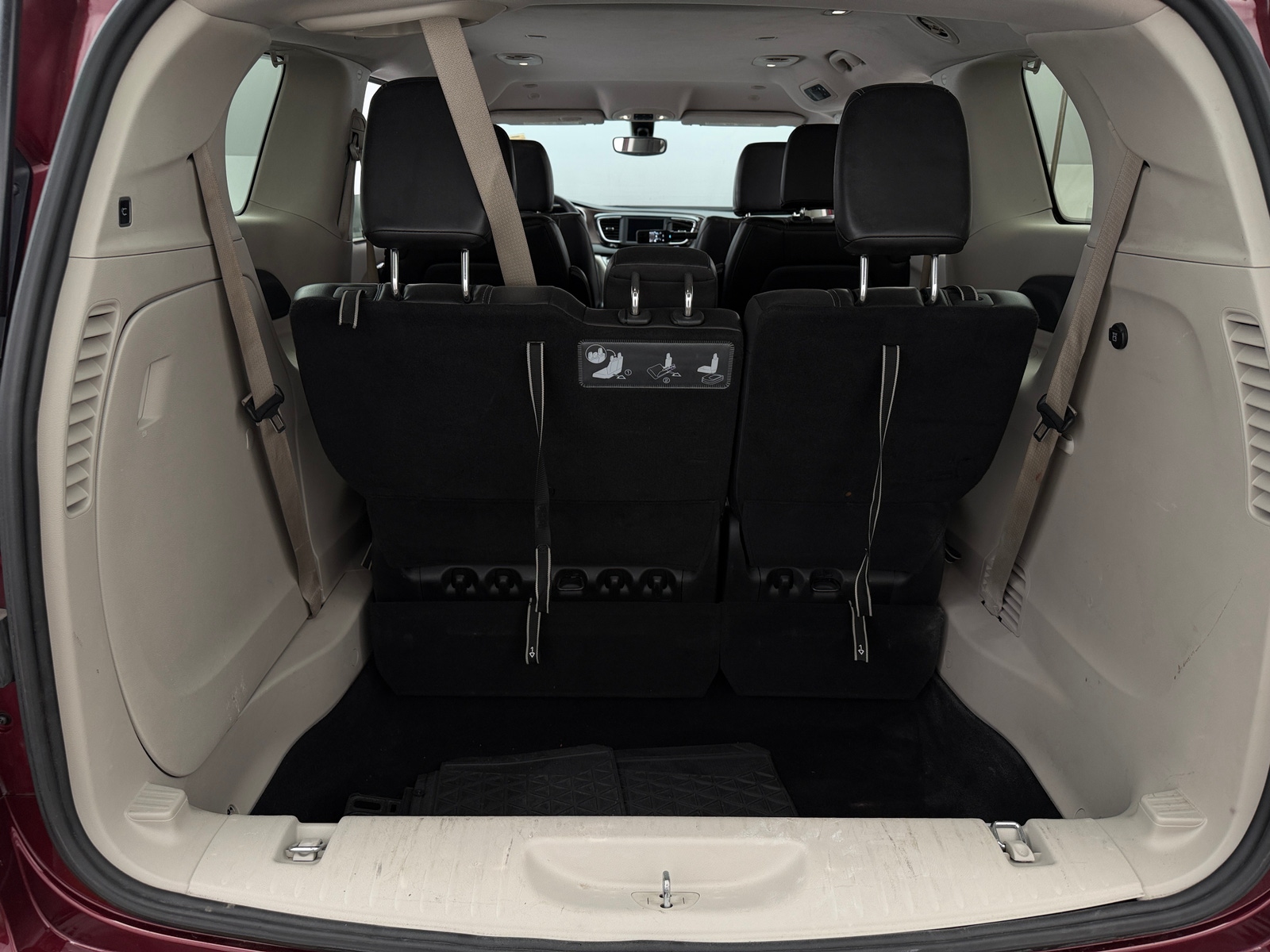 Thumbnail: 2021 Chrysler Voyager - 6