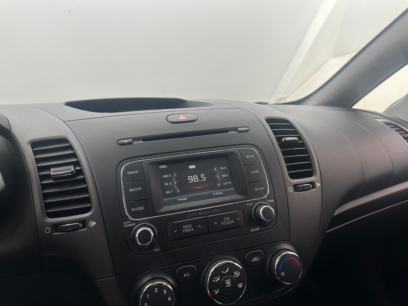 Thumbnail: 2016 Kia Forte - 4