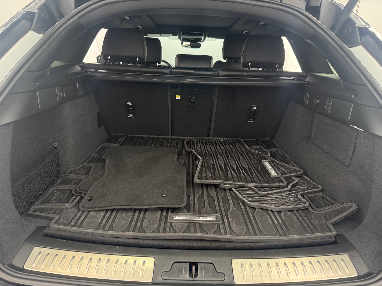 Thumbnail: 2026 Land Rover Range Rover Velar - 6