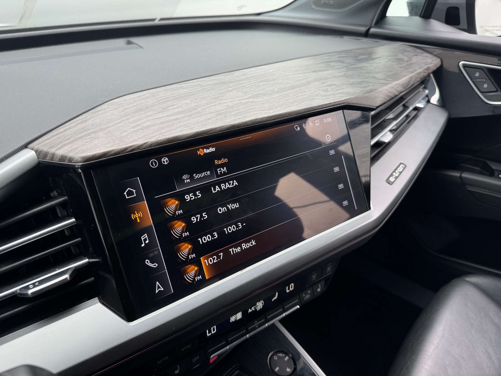 Thumbnail: 2023 Audi Q4 e-tron - 3