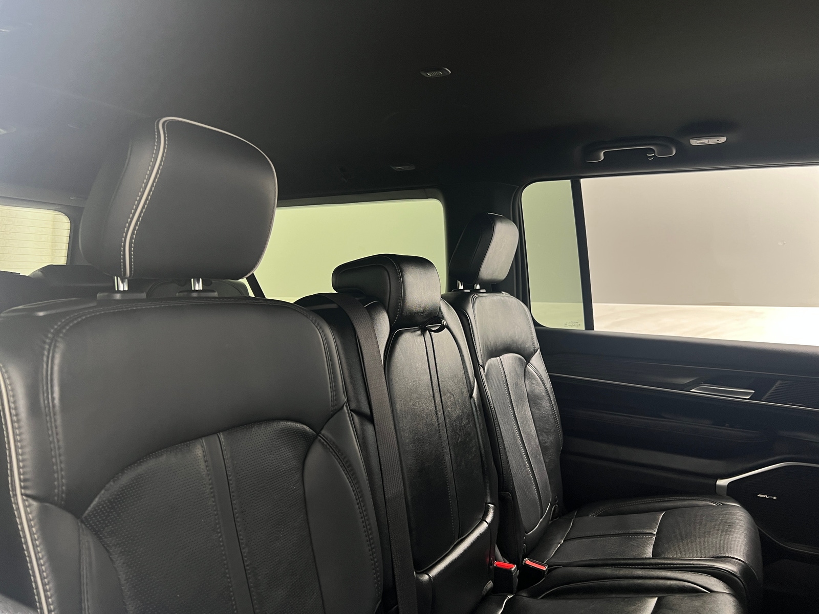 Thumbnail: 2023 Jeep Wagoneer - 5