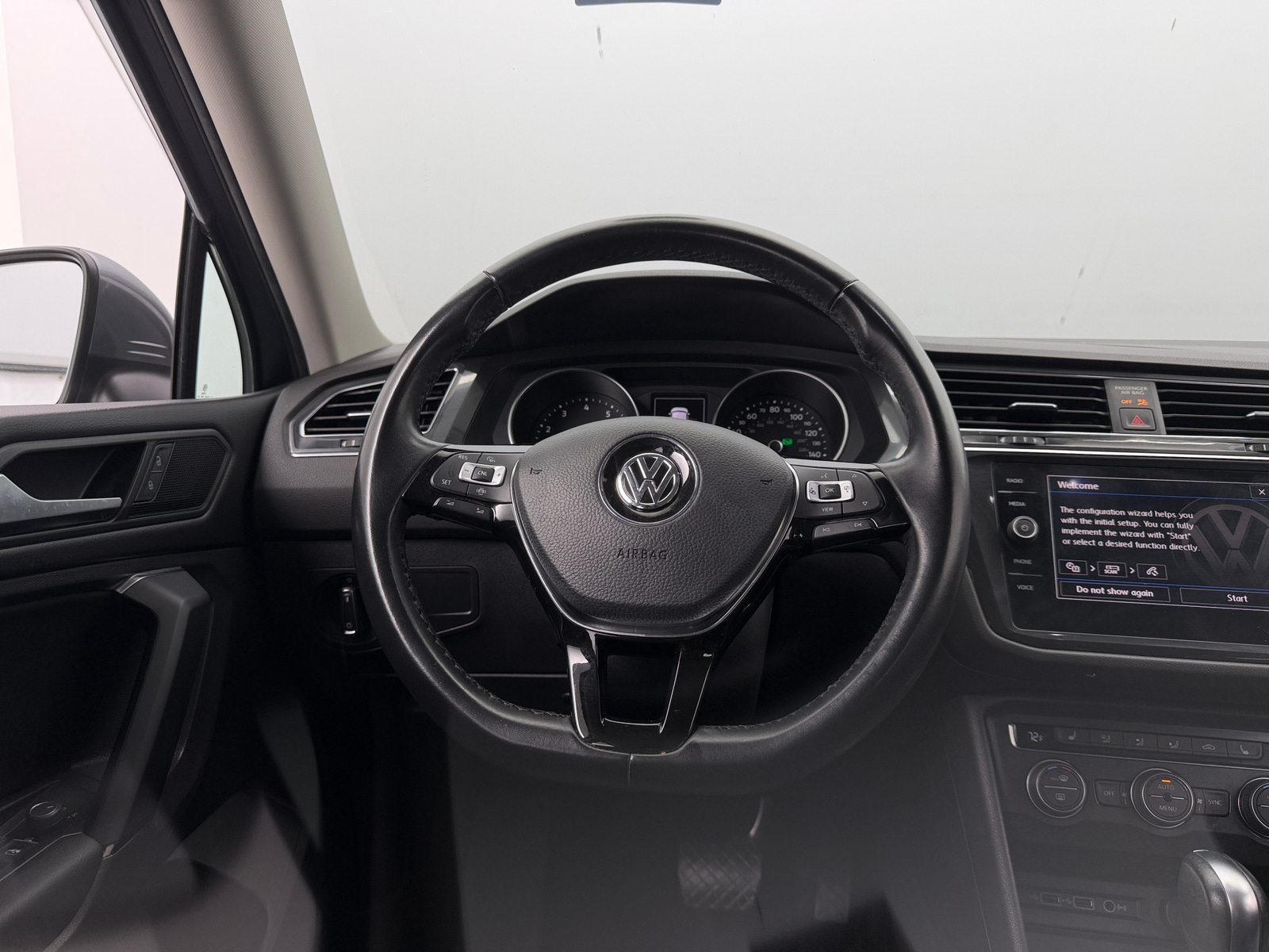Thumbnail: 2019 Volkswagen Tiguan - 4