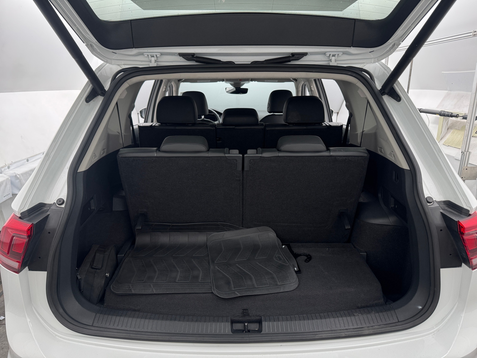 Thumbnail: 2020 Volkswagen Tiguan - 7